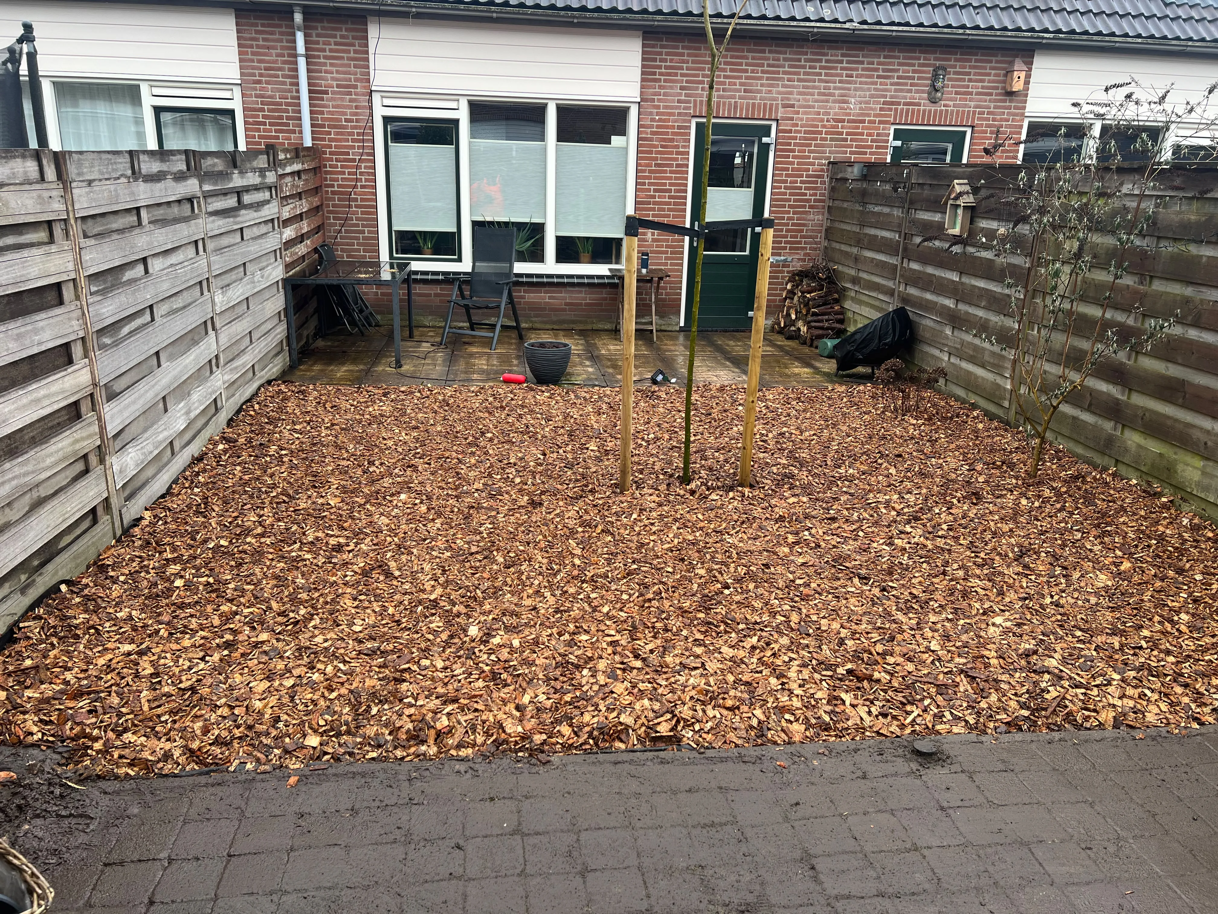 Tuin klaar gemaakt met houtsnippers